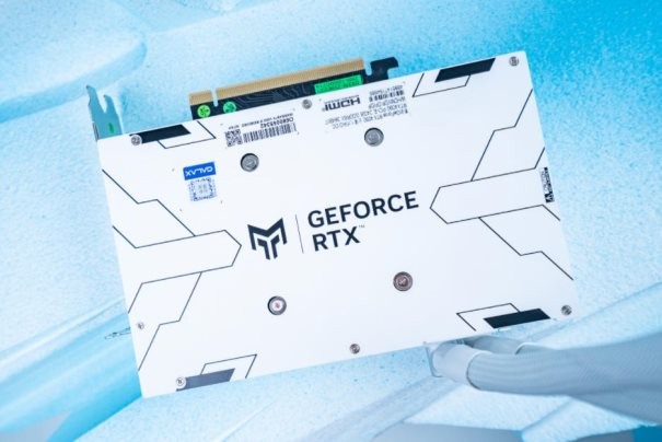 有见过满载也不发烧的显卡吗？影驰 GeForce RTX 4090 金属大师 AIO OC评测(图4)