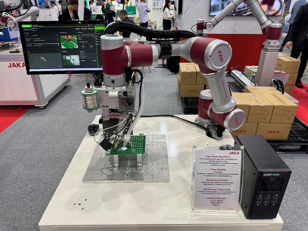 节卡机器人登陆2023新加坡工业展览会 国际生态圈合作成果成“流量担当”
