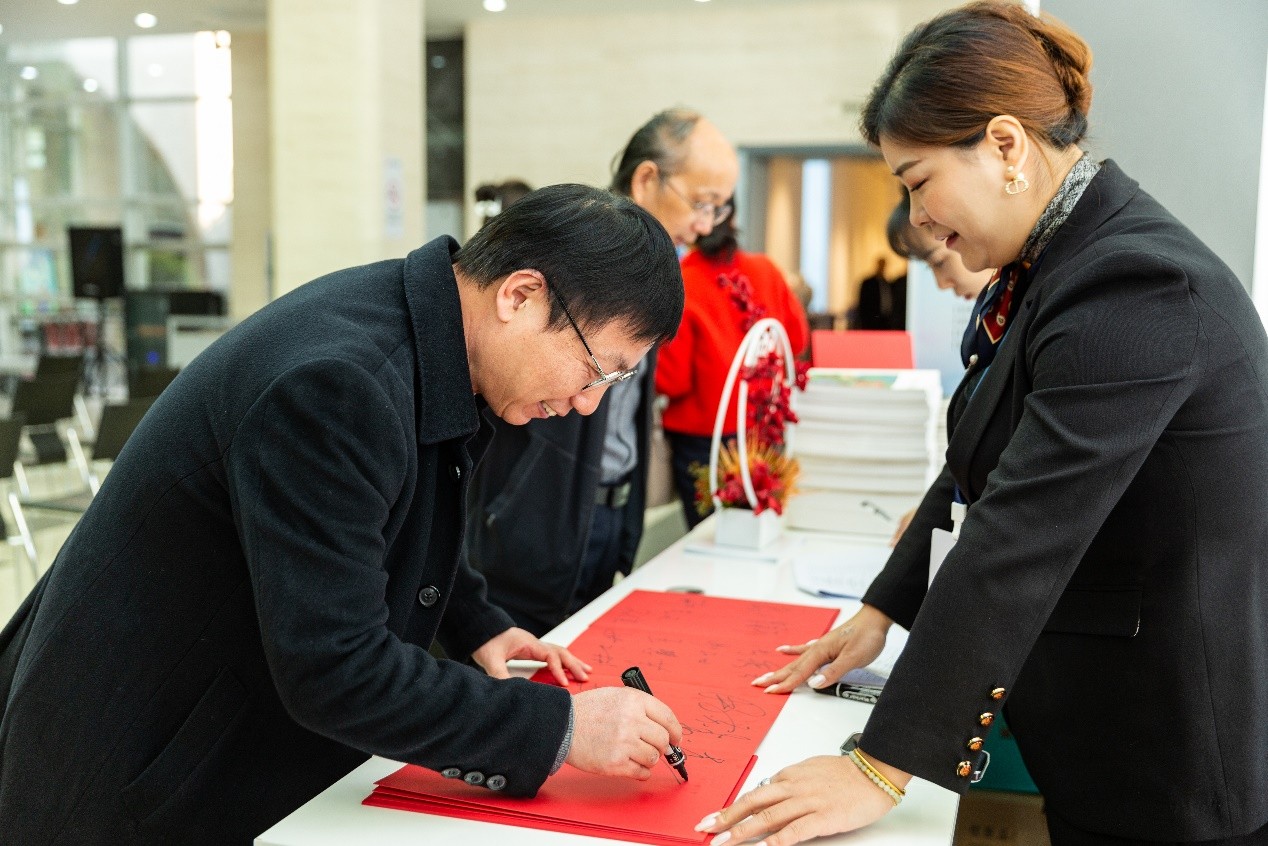 荷畔瓷语—马未定书画陶瓷艺术作品展在常州刘海粟美术馆隆重举行