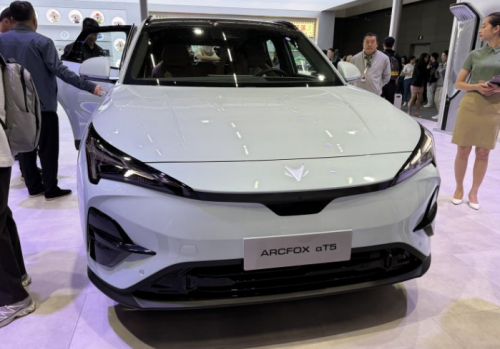 刷新行业标准：极狐阿尔法T5在广州车展展现未来SUV新方向第1张