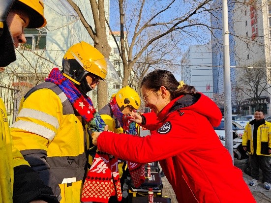 中粮可口可乐“共暖季” 致敬城市守护者 —— 共暖季，爱传递，让这个冬天持续“升温”(图2)