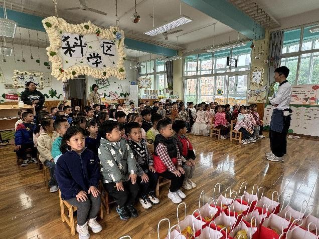 简阳第一幼儿园将海底捞“嗨食安小课堂”纳入食安课程，600位小朋友成为“食安小卫士”