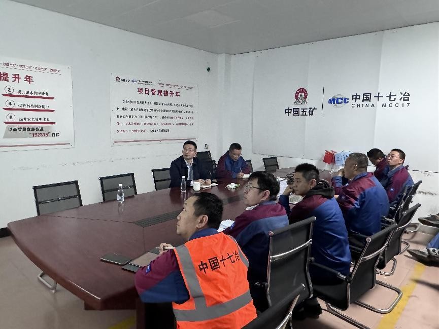 中国十七冶冶金公司经理张鸿羽于福建三明项目开展专题党课