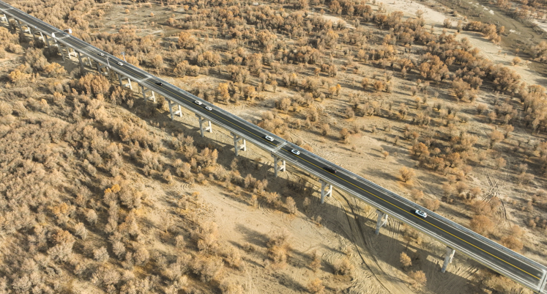 新疆第四条沙漠公路正式通车