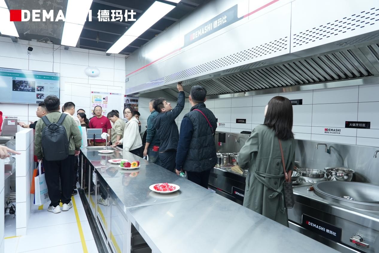 必博体育德玛仕亮相广州酒店用品展览会单位厨房设备行业前沿创新成果引来好评(图2)