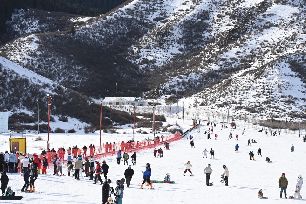  全民滑雪季，新疆热雪节亮点纷呈