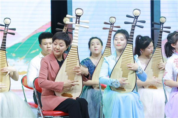 “且弹且谈——弹拨音乐之美”艺术交流活动在北京市东城区少年宫举行