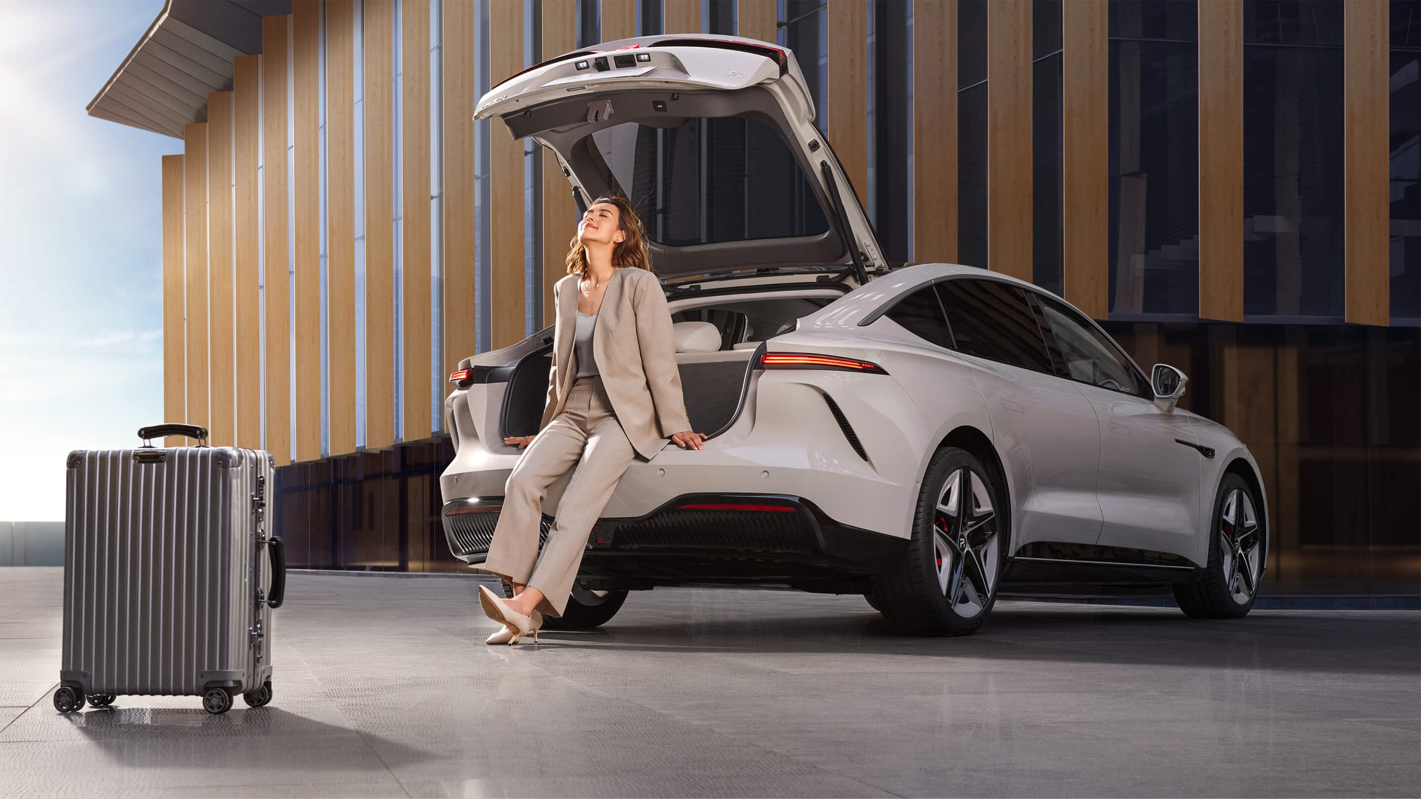 飞凡汽车F7：科技与驾控的完美融合，引领新能源汽车市场新潮流