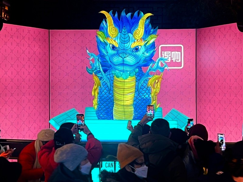 “巨型”龙灯亮相上海豫园灯会，得物APP再掀国潮新热度