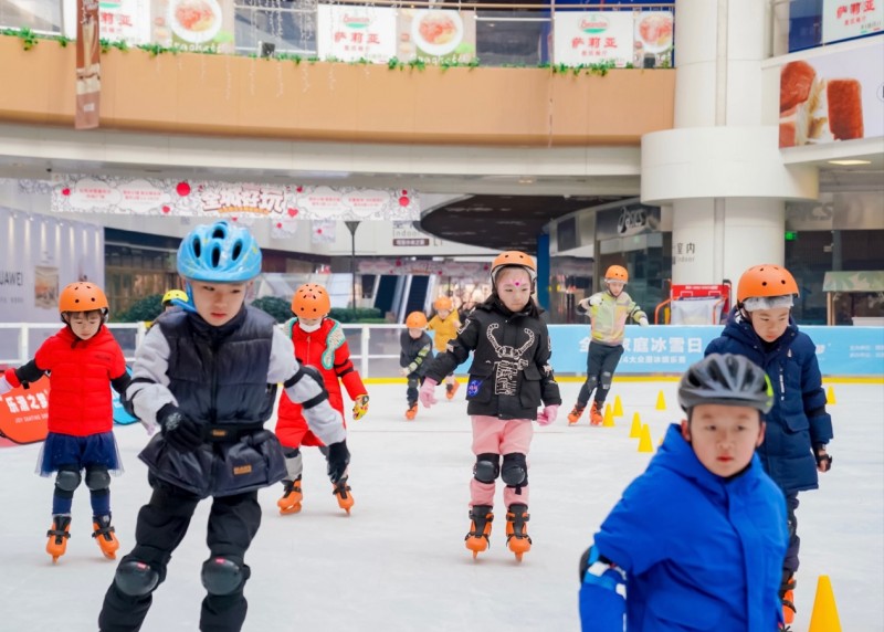 全国家庭冰雪日暨2024大众滑冰娱乐赛上海站完美落幕