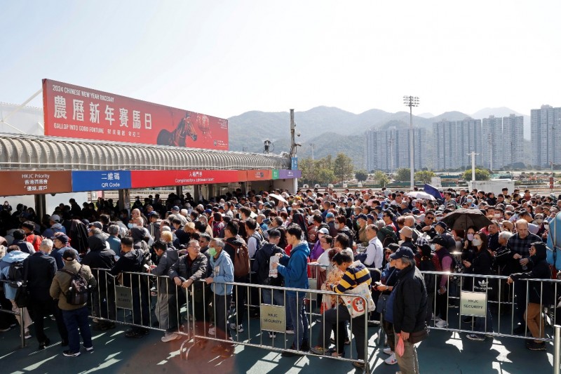 香港赛马会“农历新年赛马日”打造龙年新春盛事  入场人数创近年新高