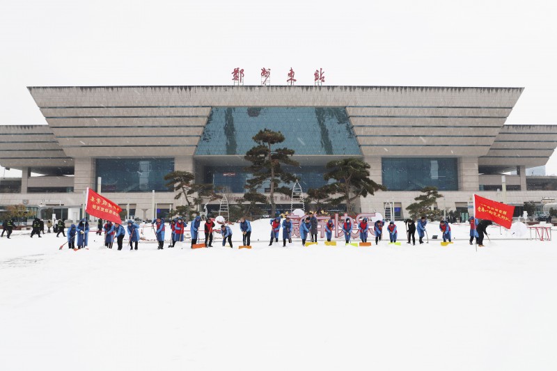 河南郑州郑东新区：  党建引领志愿红，清雪除冰保畅通