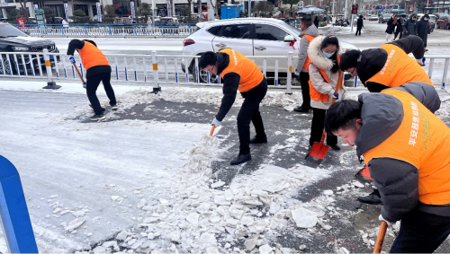 平安普惠南阳分公司开展扫雪除冰行动
