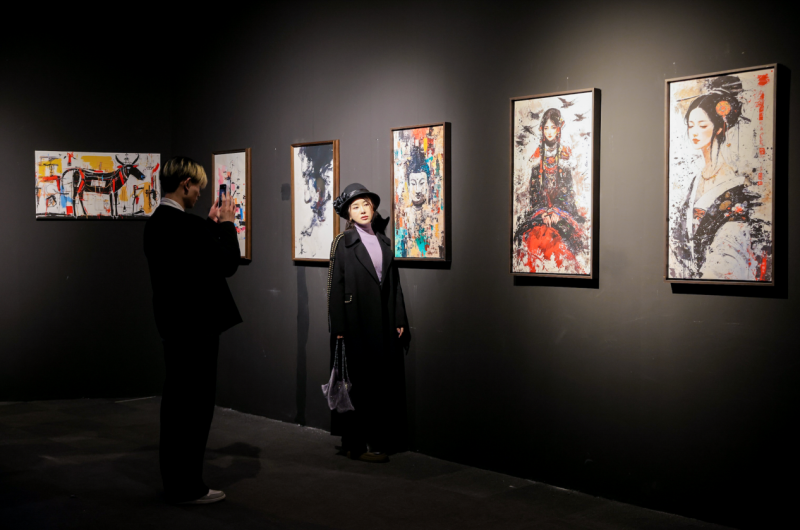 何勍女士点赞玲珑AI工具，AI绘画艺术展览引领新潮流(图3)