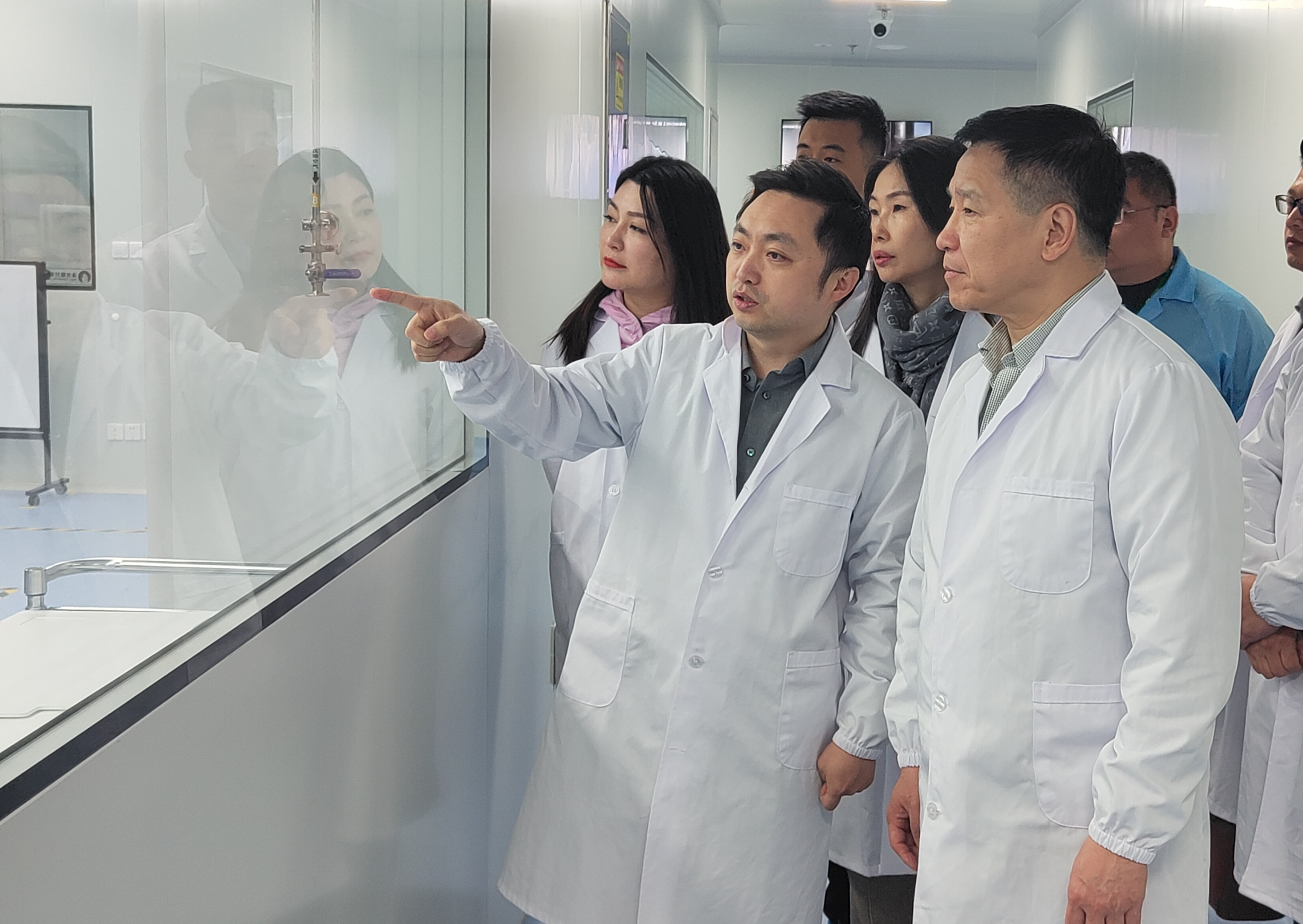 生殖医学专家黄国宁教授到访德适生物：推广染色体筛查意义重大