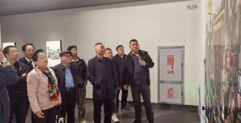 福建华光摄影艺术博物馆“三个人的理想国”摄影大展今日开幕