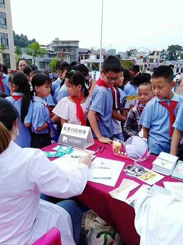 伊博光学开展护航青少年“光明未来”视力健康宣传活动(图1)