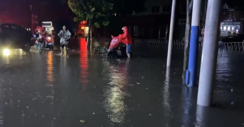 眉山暴雨来袭