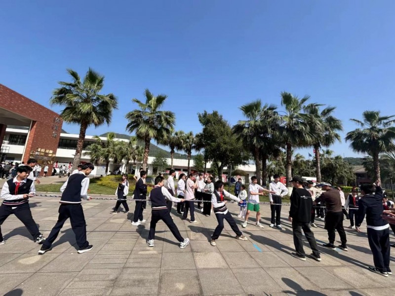 运动无碍，携手未来，这群大学生志愿者带领残疾人诠释体育精神