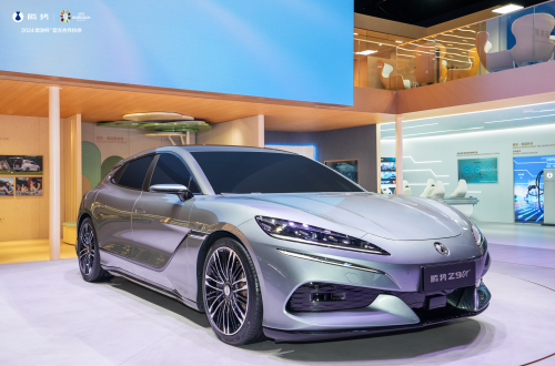 腾势Z9GT亮相北京车展，首秀即爆款，收获首张海外车主订单