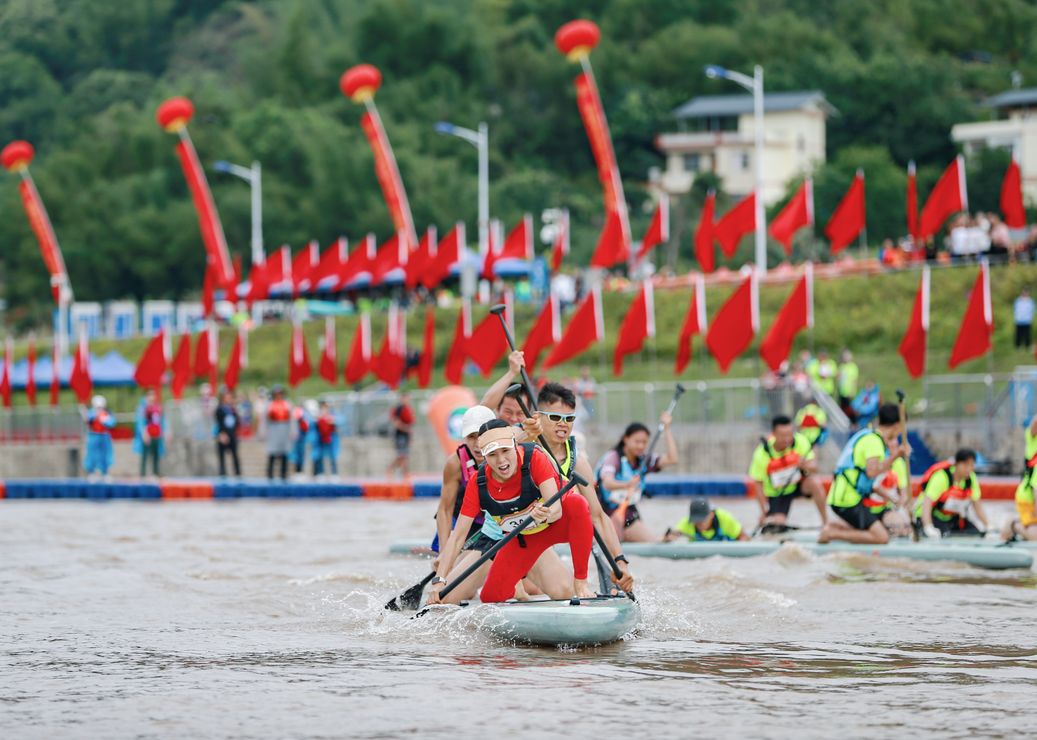 2024绿水青山中国休闲运动挑战赛在漓江 （平乐段）水域开赛(图3)