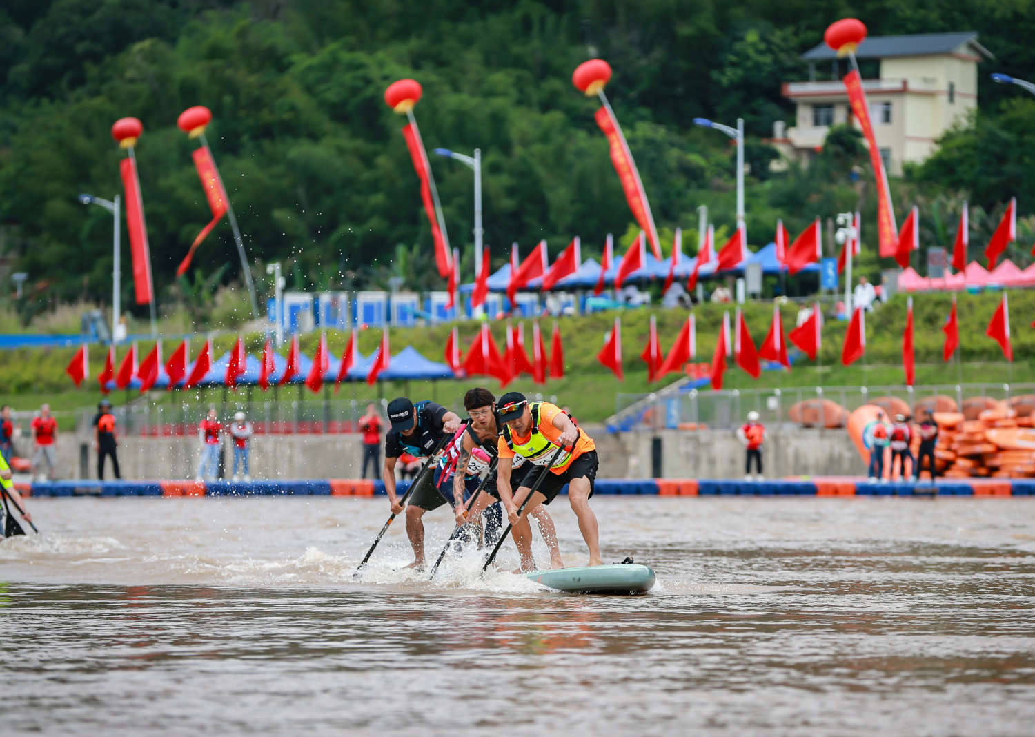 2024绿水青山中国休闲运动挑战赛在漓江 （平乐段）水域开赛(图4)