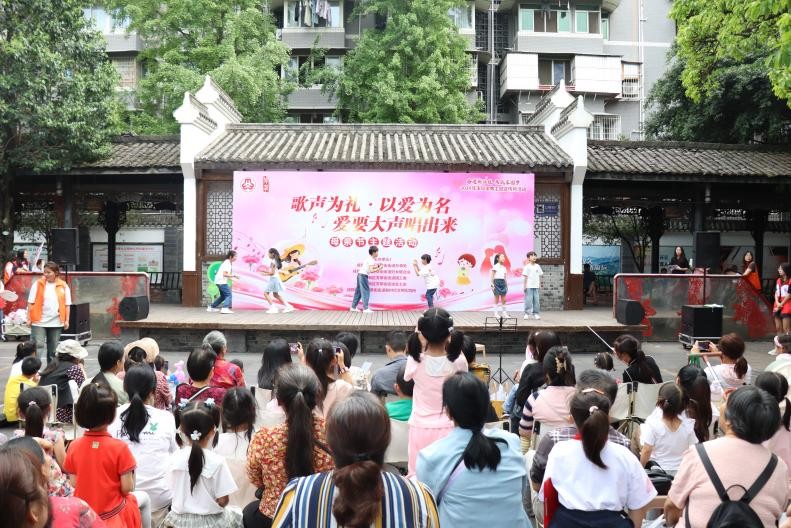 芳草街街道“歌声为礼·以爱为名——爱要大声唱出来”母亲节主题圆满落幕