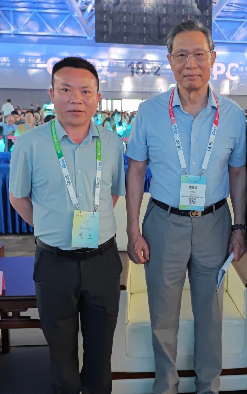 飞兔商联董事长宗家林受邀参加第二十三届中国生物制品大会，并受到钟南山教授亲切接见