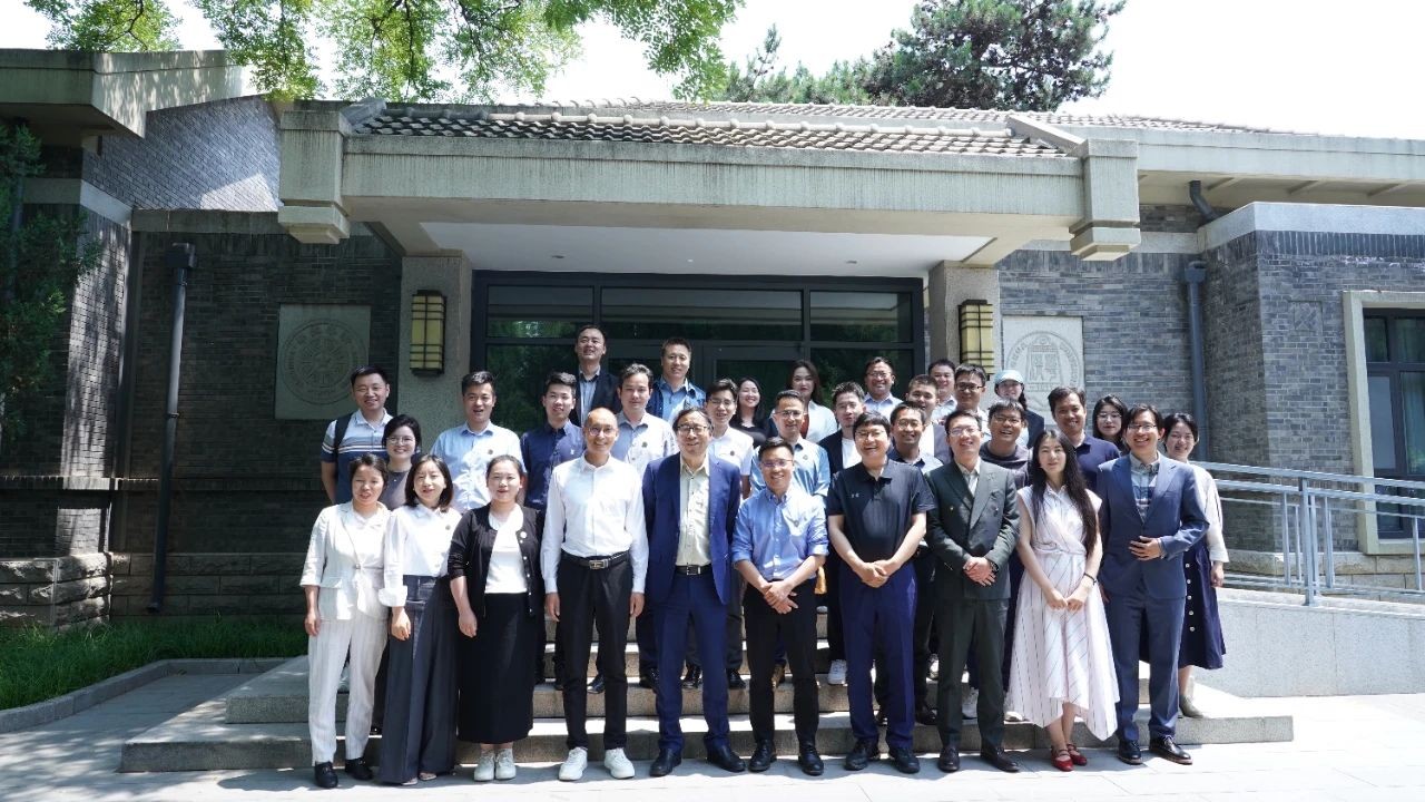 兴智团队赴清华大学社科学院参与“青少年积极心理学研讨会”