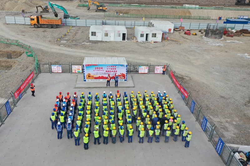 中国十七冶酒钢炼钢项目举行安全月启动仪式
