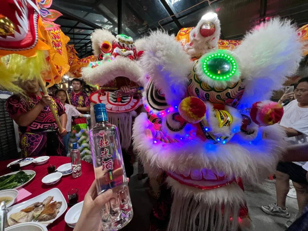 红荔美酒飘香：龙舟竞赛的激情延续