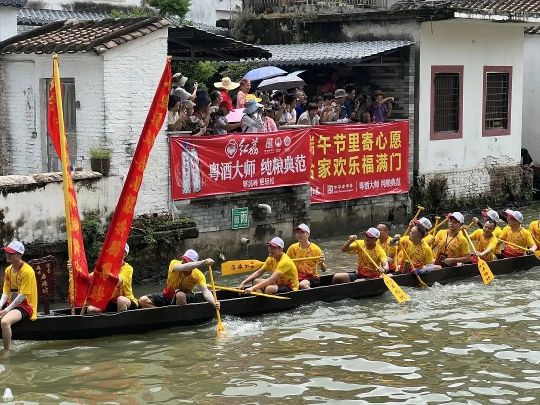 红荔美酒飘香：龙舟竞赛的激情延续