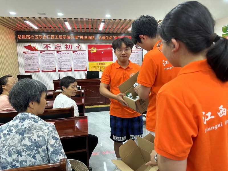 青春三下乡||智能制造产业学院青鸟社会实践队  开展社区服务活动（二）