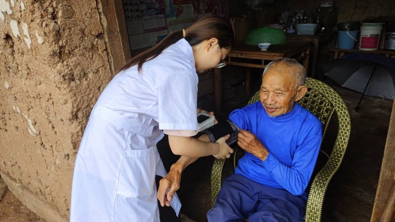 富顺县“三下乡”活动温暖人心共筑美丽乡村梦