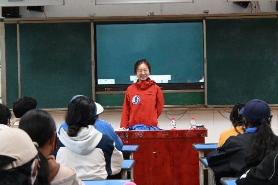 绘梦稻城：支教之旅，点亮知识的星空———南京航空航天大学“筑梦云山”稻城分团支教点开营仪式及兴趣课程于14日上午顺利开展