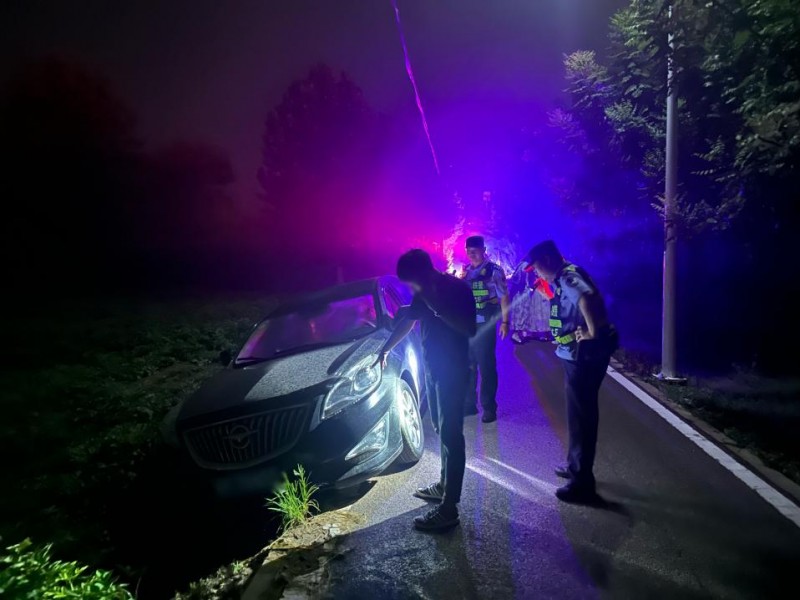 风雨无阻 警民情深