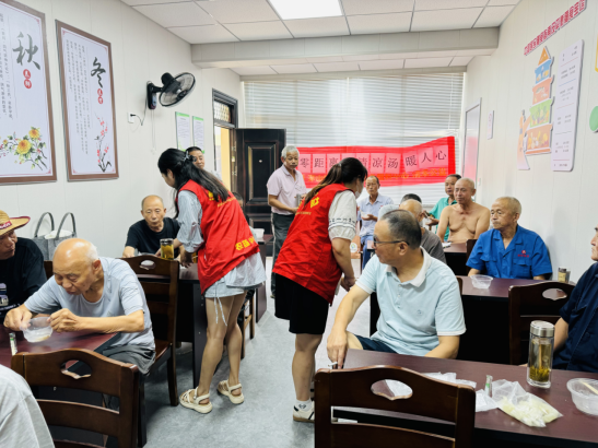 关爱零距离，清凉汤暖人心---茅山村居家养老服务照料中心