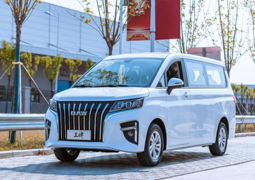 大空间MPV，锐胜王牌M7与大通G50，谁值得买？