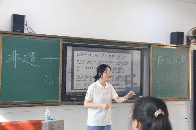 榆林学院文学院“推普助振兴，非遗韵长传”实践团赴佳县开展实践活动