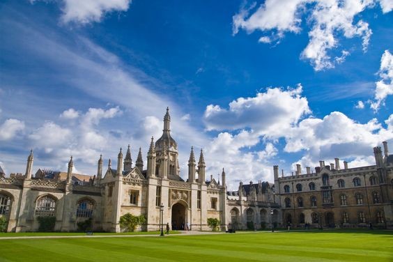 25Fall英国留学申请大变天？谦学教育解读全新趋势与应对策略