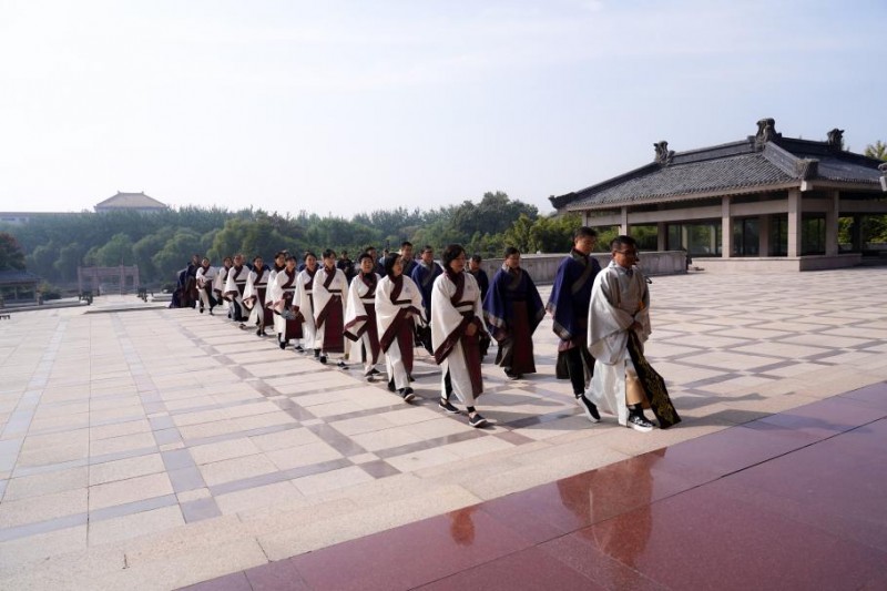 第五届祭孔拜师仪式暨中国管理思想学术报告会在曲阜孔庙举行