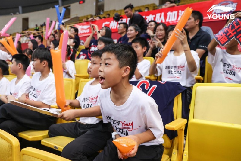 李宁YOUNG亲子家庭沉浸式CBA之旅