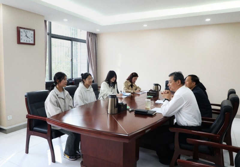 咸阳职业技术学院各级领导干部与联系的少数民族学生开展座谈交流