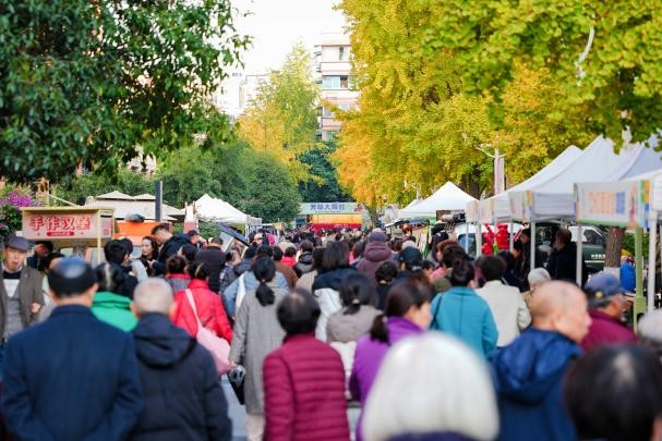 “紫衫路创意食集?市集：社区美食与文化的欢乐交融”