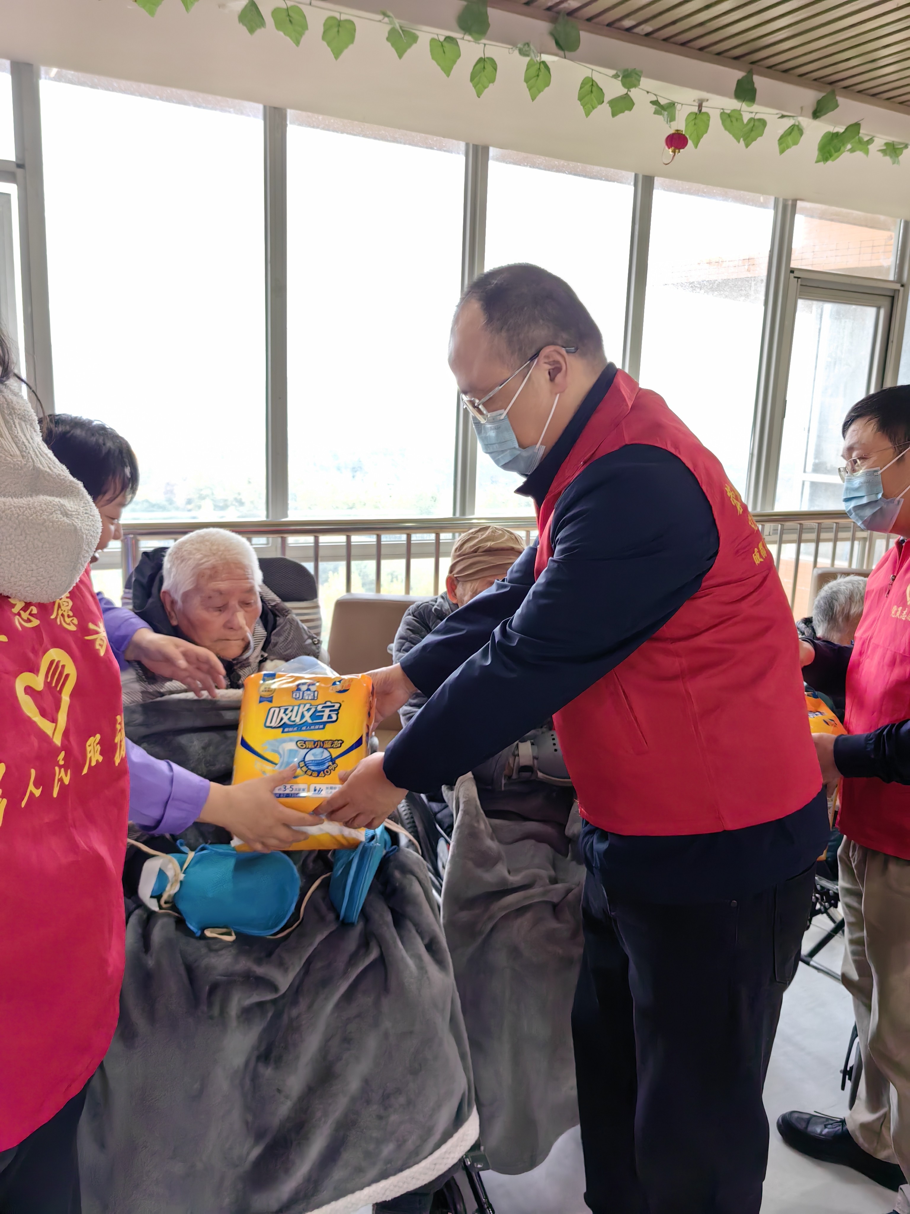 心系老人，温暖相伴——工投装备党支部组织开展党建共建志愿服务活动