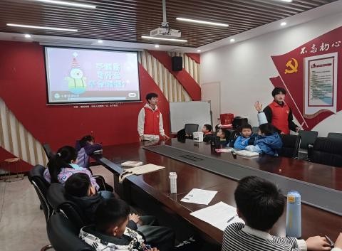 雷锋号青少年关爱家园双桥村站点——“创意无限，欢乐不倒”不倒翁手工DIY