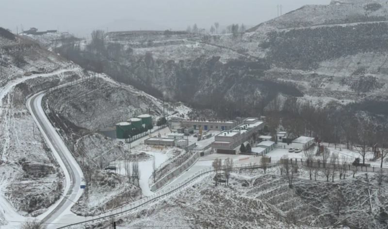 中国石油长庆油田采油三厂干部员工凝心聚力搏击风雪