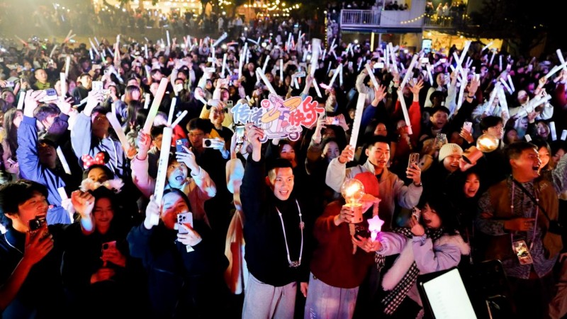 小牛电动灯光音乐会，带你嗨翻新年夜