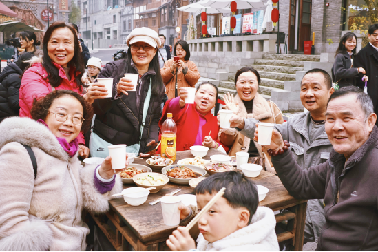 “我们的节日·春节”—三灯祈福、花街团圆宴……  2025年央视春晚取景地十八梯开启新春年味