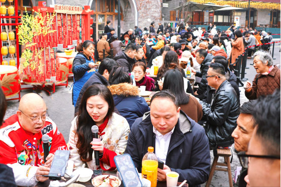 “我们的节日·春节”—三灯祈福、花街团圆宴……  2025年央视春晚取景地十八梯开启新春年味